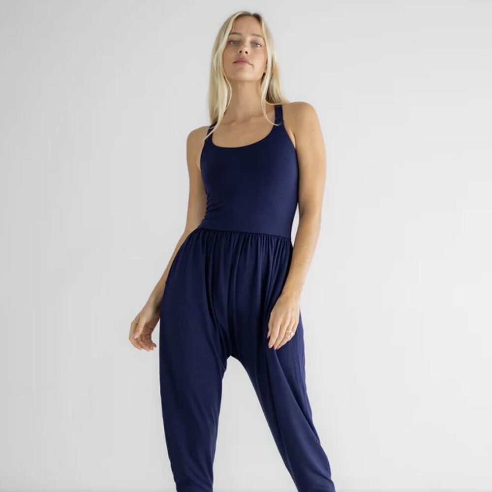 IMBODHI jumper in Navy